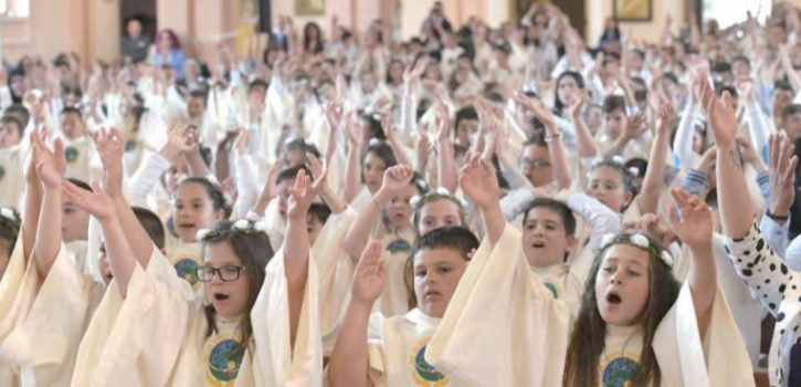 教宗方濟各牧訪保加利亞 為初領聖體兒童主持彌撒